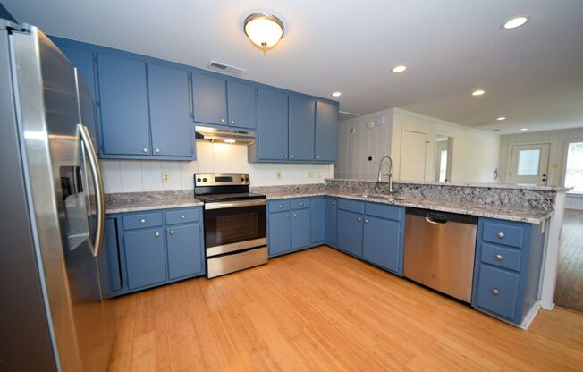 FABULOUS UPDATED KITCHEN with 3 bed 1 bath near U of M