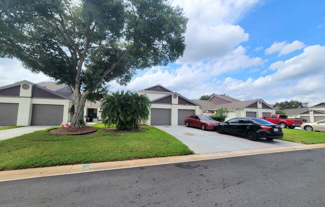 Spacious 3-Bed Townhome with 1st-Floor Main Bedroom within Lakepoint in Kissimmee