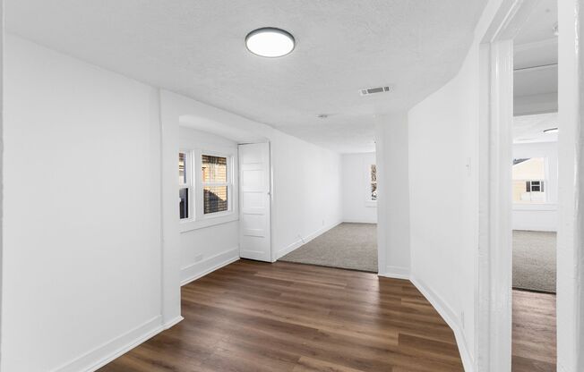 3042 Greenwood Ave