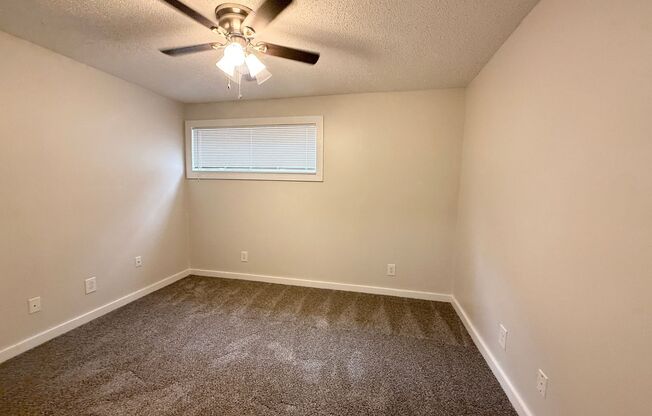 2 beds, 1 bath, $950, Unit SC555