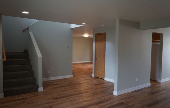 Spacious Walnut Grove 2 Story Home for Rent - 6412 NE 78th Ave