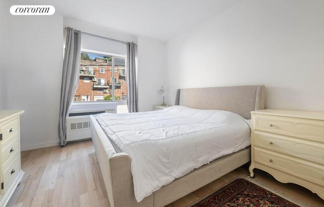 460 W 236 ST