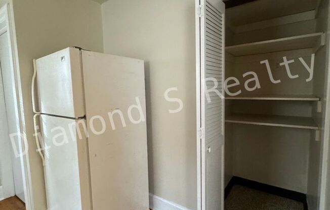 2 beds, 1 bath, $1,025