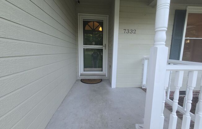 Awesome 4 Bedroom, 2 Bath Home off Cliffdale Rd!!!