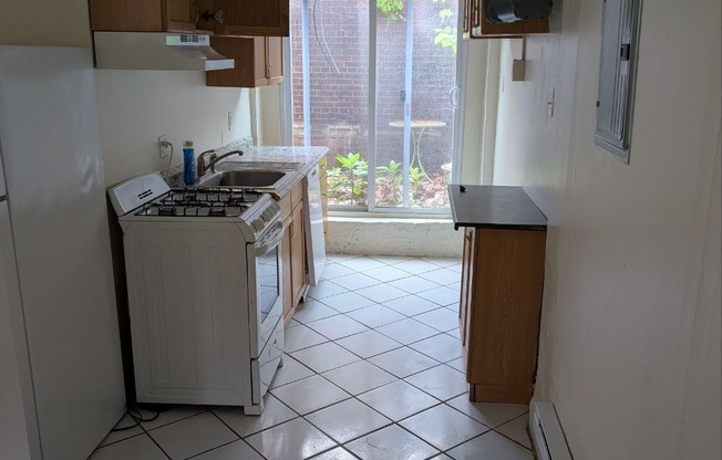 2 beds, 1 bath, $2,900, Unit 1