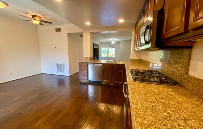 Beautiful Upgraded 3br 3.5 baths 2 car Garage Granite Kitchen $3890