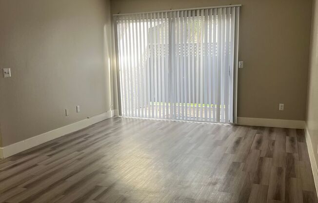 2 beds, 1 bath, 896 sqft, $2,195, Unit 107