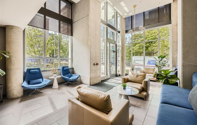 Stunning 2 Bed 2 Bath Seattle Unit @ the Highly Desirable Parc-Belltown Condominiums!