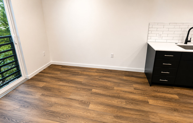 1 bed, 1 bath, 385 sqft, $1,695, Unit 303
