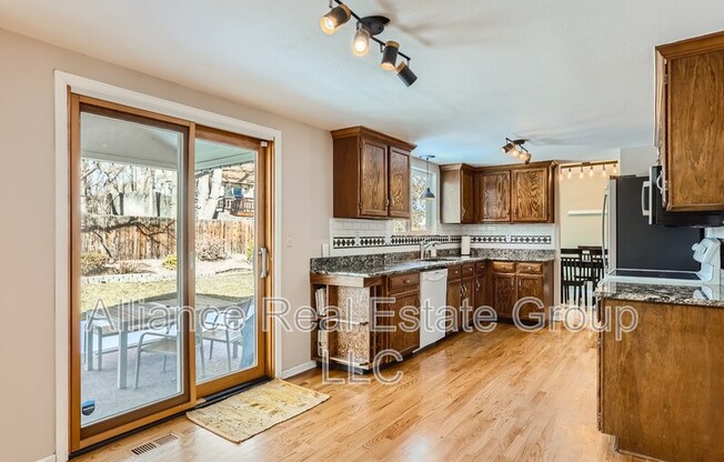 10103 W GEDDES CIR