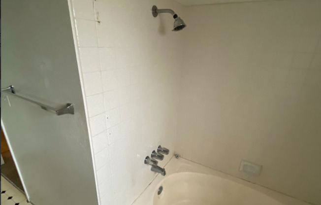 4 beds, 2.5 baths, $4,950