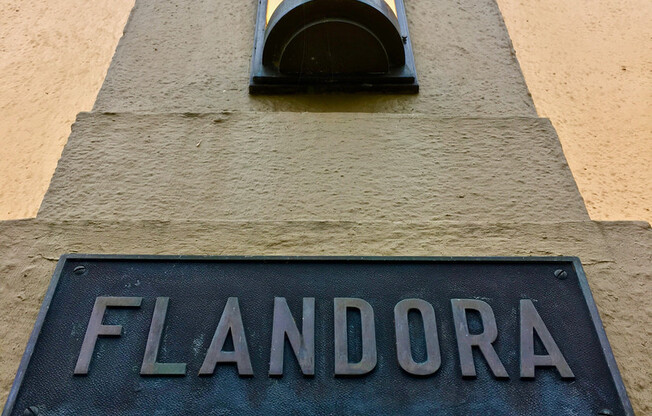 Flandora Apartments