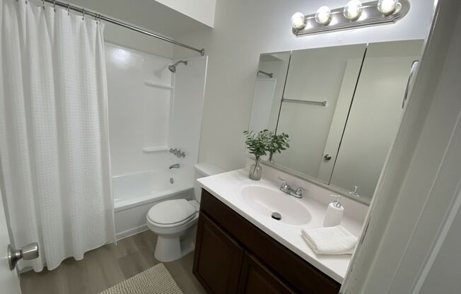 2 beds, 1 bath, 890 sqft, $1,525, Unit 36