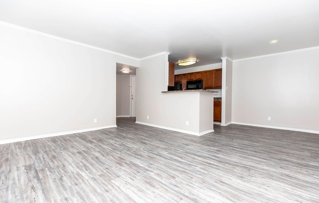 2 beds, 2 baths, 975 sqft, $1,295