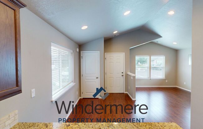 3 beds, 2 baths, 1,064 sqft, $1,695, Unit chin215-1