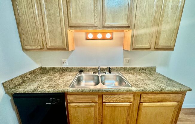 1 bed, 1 bath, 750 sqft, $1,145, Unit 604