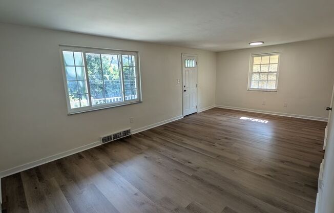 Newly Renovated 3Bd/2Bath Home with Bonus Room -- Available NOW!