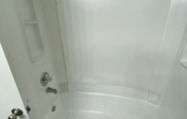 2 beds, 1 bath, 1,105 sqft, $875, Unit 2703-304