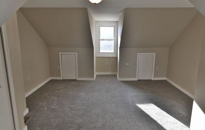 3 beds, 1 bath, $1,560