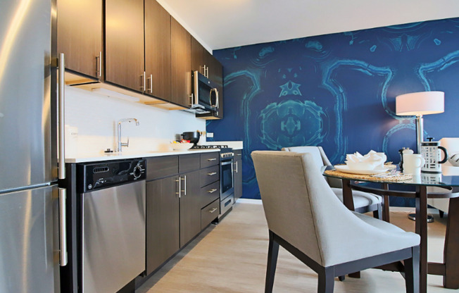 152 W SUPERIOR ST