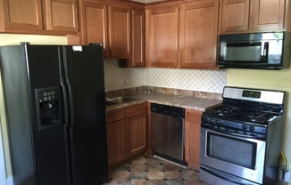 42 Henrietta- updated 2 bedroom 1 bath - close to Strong, URMC, U of R, RIT