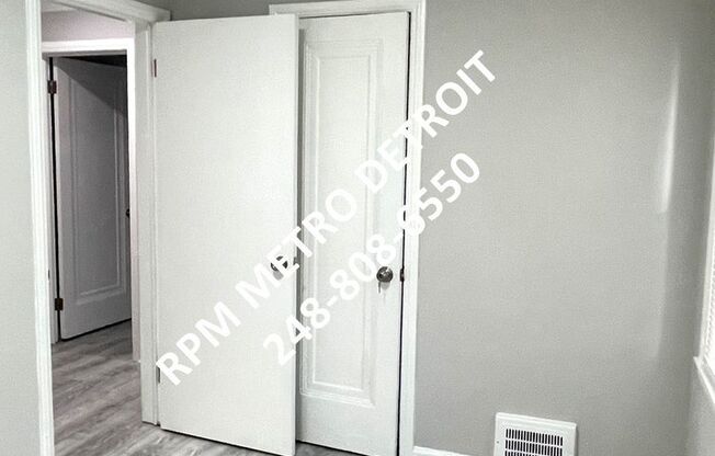 3 beds, 1 bath, $1,295, Unit (NO)