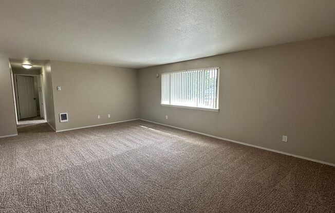 3 beds, 1 bath, 1,040 sqft, $1,525, Unit 66