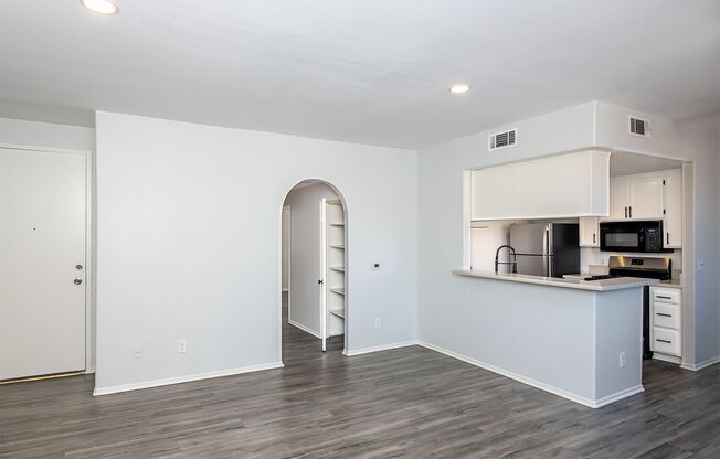 520 N. Hollywood Way
