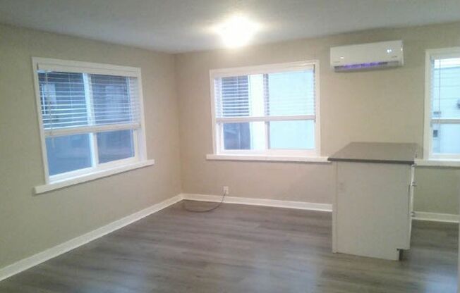 Studio, 1 bath, $995, Unit 820-7