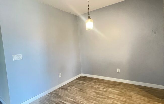 2 Bed / 2 Bathroom w/ Laundry & A/C in unit