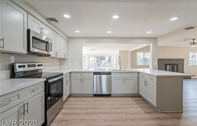 Amazing pool home is great location!!