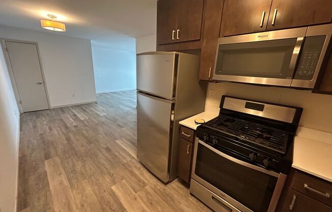 2 beds, 1 bath, $1,350, Unit 115