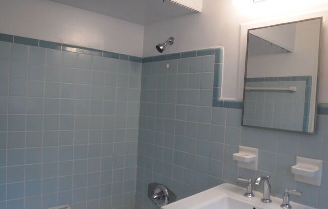 2 beds, 1 bath, $2,100, Unit 1026 - A