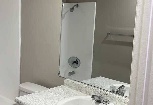 2 beds, 1 bath, 896 sqft, $2,195, Unit 107