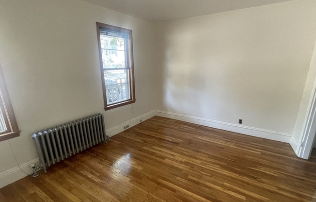 3 beds, 1 bath, $2,900, Unit 1