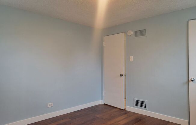 2 beds, 1 bath, $1,600, Unit # 2