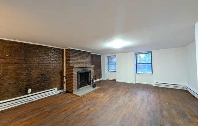 313 W 29 ST