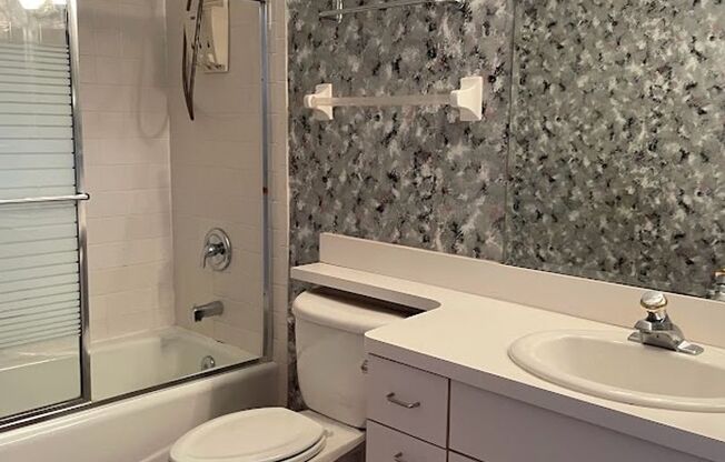 Stunning 8th floor Riverfront Condo