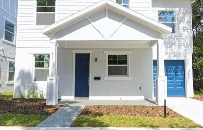 Stunning Home in College Park; Upgraded Finishes; Large Spacious Rooms; Open Concept Floor Plan