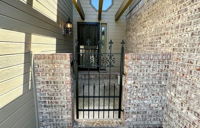 Well Maintained 3 bedroom end unit Townhome in Cheyenne Mountain area