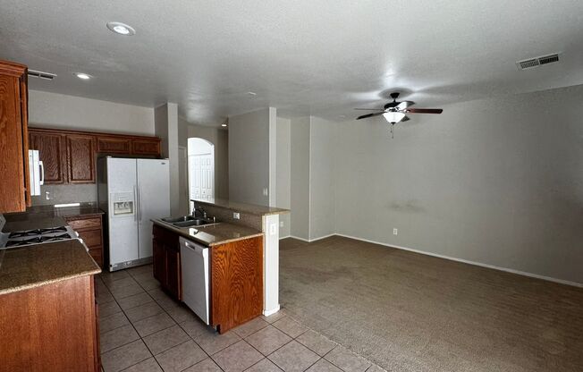 Close to the M Hotel. 3 bedroom Home