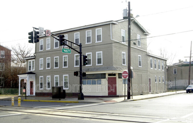 200 E BROAD ST