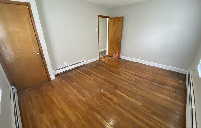 3 beds, 1 bath, $2,600, Unit 2