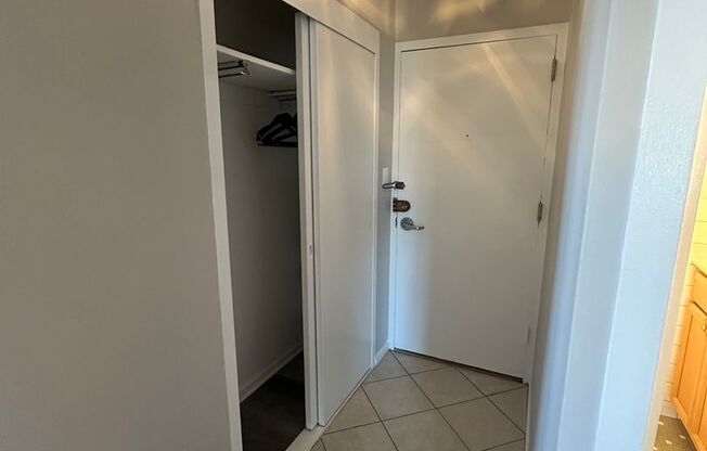 3 Bed 1.5 Bath in Lakeview!