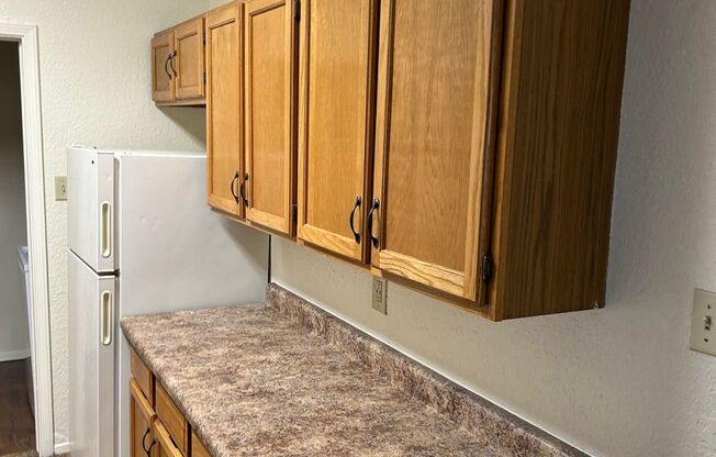 2 beds, 2 baths, 957 sqft, $1,015, Unit 08