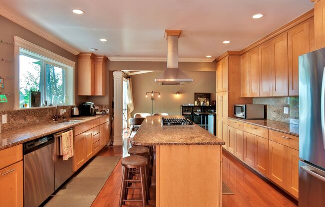 Richmond Beach Hideaway – Private & Serene