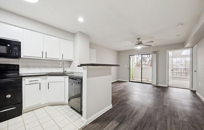 2 beds, 2 baths, 800 sqft, $1,595, Unit 5104