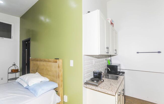 Studio, 1 bath, $2,500