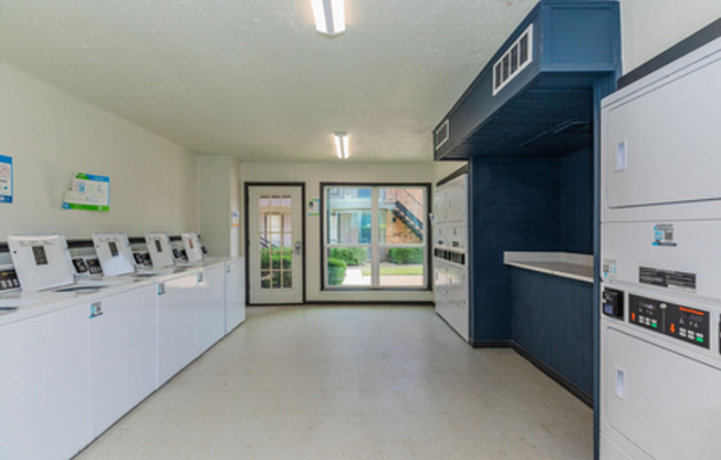 2 beds, 1 bath, 832 sqft, $1,639, Unit 2066