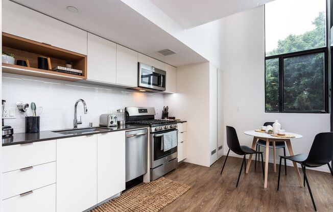 1 bed, 1 bath, 733 sqft, $2,895, Unit 219